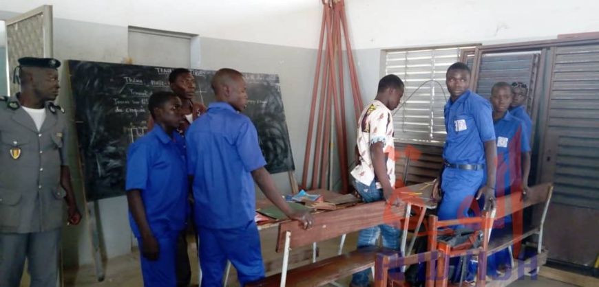 Tchad : le gouverneur de Laï en tournée dans les établissements. © Éric Guedi/Alwihda Info Tchad : le gouverneur de Laï en tournée dans les établissements. © Éric Guedi/Alwihda Info