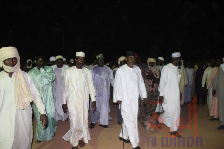 Tchad : la délégation de Ahmat Bachir à Abéché pour l'intronisation du sultan du Ouaddaï. © Alwihda Info Tchad : la délégation de Ahmat Bachir à Abéché pour l'intronisation du sultan du Ouaddaï. © Alwihda Info