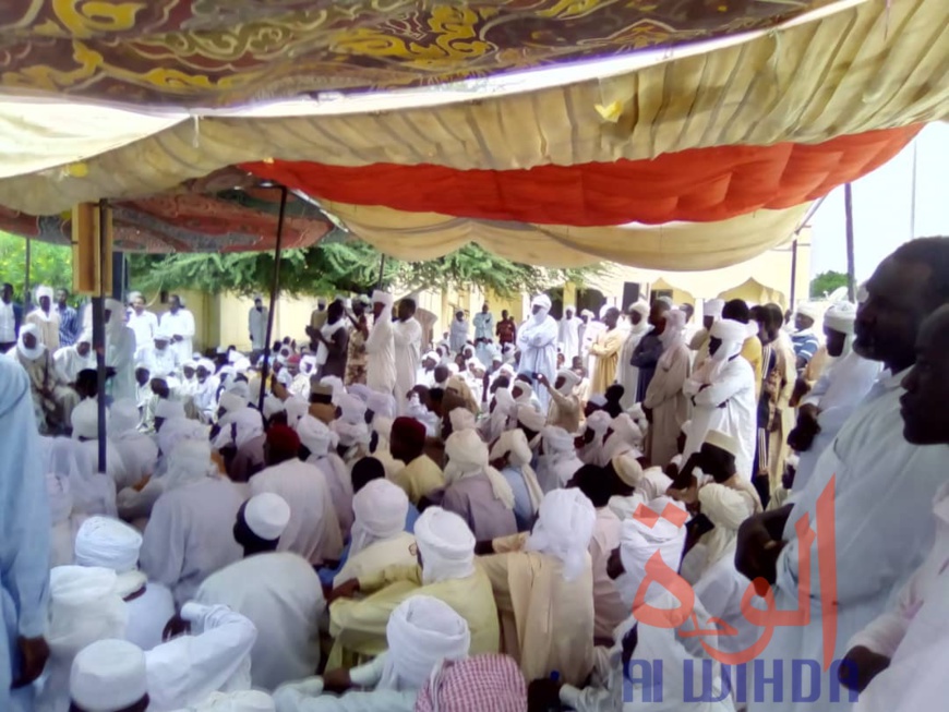 Des chefs de tribus arabes félicitent le Sultan du Ouaddaï pour sa nomination, en 2019. Abéché, Tchad. © Alwihda Info