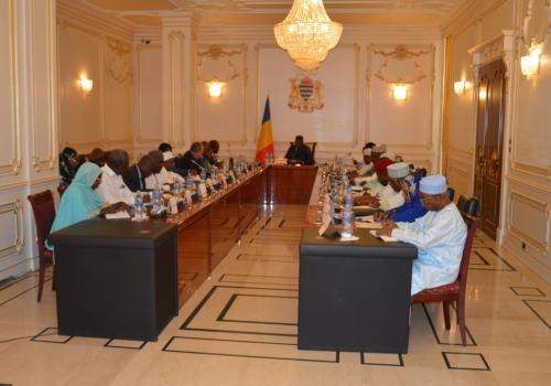 Une réunion de la cellule de veille sur le coronavirus au Palais présidentiel. Tchad. © PR