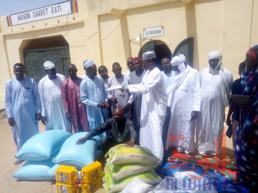 Tchad : à Ati, les détenus de la maison d'arrêt ne sont pas oubliés. © Hassan Djidda Hassan/Alwihda Info Tchad : à Ati, les détenus de la maison d'arrêt ne sont pas oubliés. © Hassan Djidda Hassan/Alwihda Info