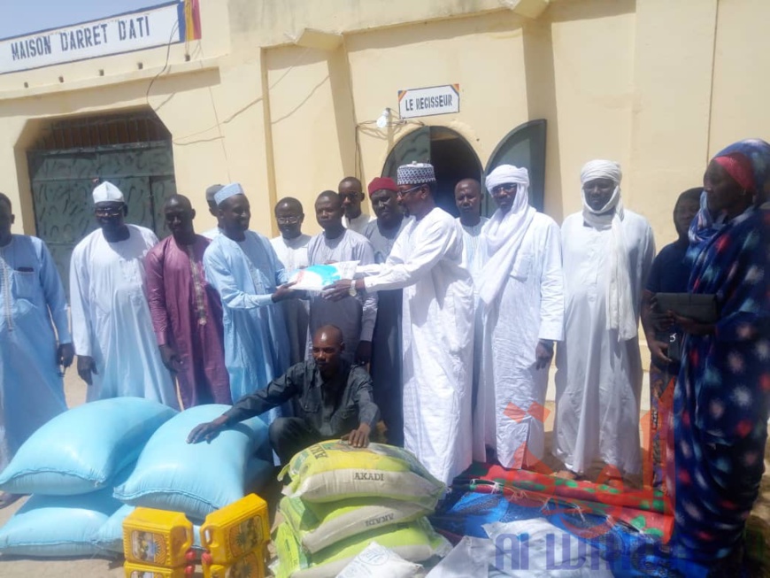 Tchad : à Ati, les détenus de la maison d'arrêt ne sont pas oubliés. © Hassan Djidda Hassan/Alwihda Info Tchad : à Ati, les détenus de la maison d'arrêt ne sont pas oubliés. © Hassan Djidda Hassan/Alwihda Info