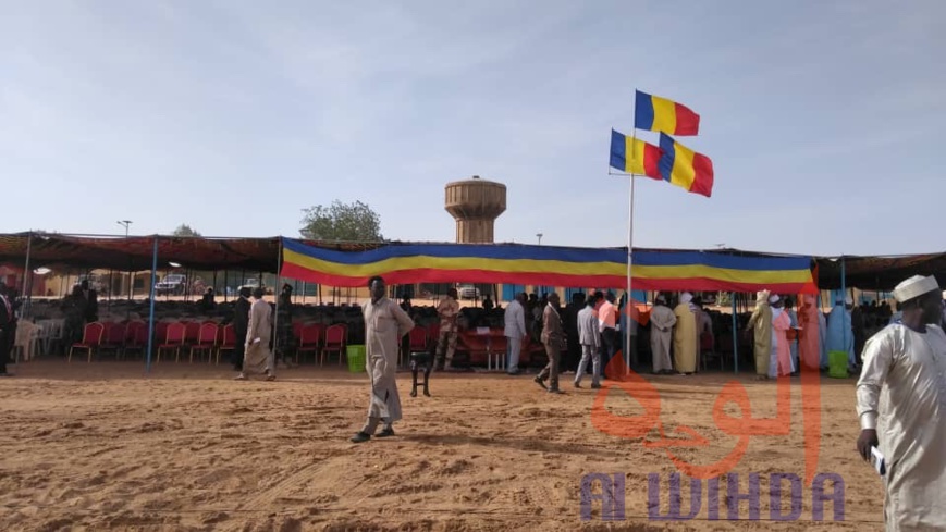 Tchad : à Abéché, la place de l'Indépendance se remplie pour l'intronisation. © Malick Mahamat/Alwihda Info