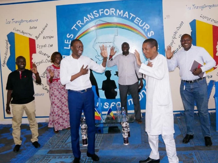 Les Transformateurs se saluent à distance face à la pandémie du coronavirus. © DR/Succès Masra Les Transformateurs se saluent à distance face à la pandémie du coronavirus. © DR/Succès Masra