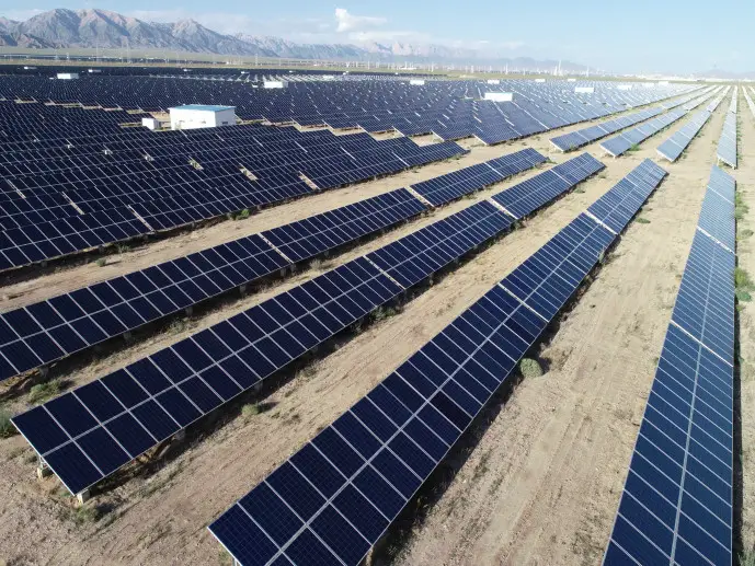 The picture shows a industrial park of photovoltaic power generation in Haixi Mongol and Tibetan Autonomous Prefecture, Qinghai province. (Photo by Wang Zheng, People’s Daily Online)