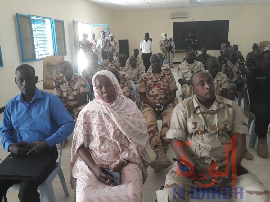 Tchad : les militaires se forment sur les droits et la protection de l'enfant. © Alwihda Info Tchad : les militaires se forment sur les droits et la protection de l'enfant. © Alwihda Info