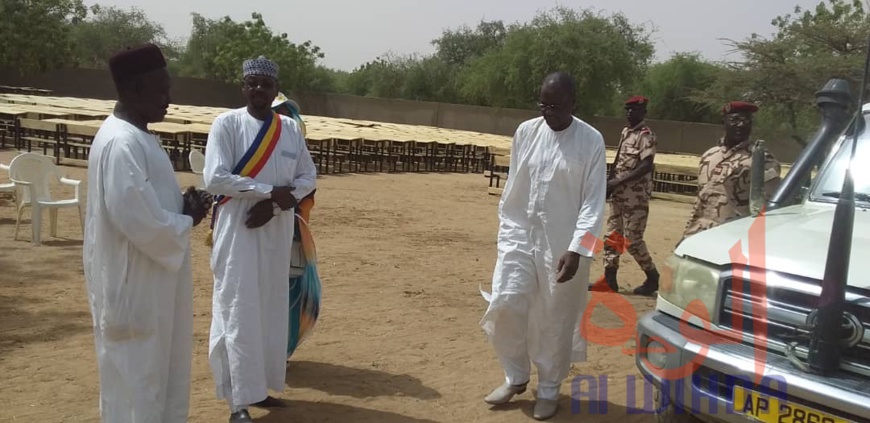 Tchad : 1000 tables-bancs pour renforcer les écoles défavorisées du Batha. © Hassan Djidda Hassan/Alwihda Info