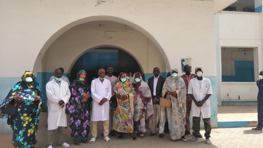 Tchad : à l'hôpital militaire, les citoyens offrent des cadeaux aux soldats blessés. © Mahamat Abdramane Ali Kitire/Alwihda Info Tchad : à l'hôpital militaire, les citoyens offrent des cadeaux aux soldats blessés. © Mahamat Abdramane Ali Kitire/Alwihda Info