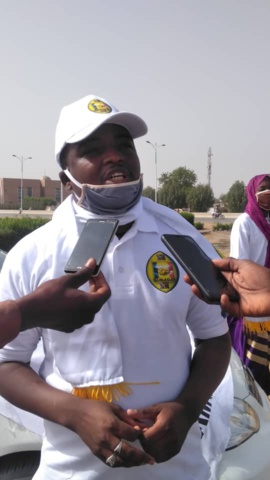 Tchad – Covid-19 : à N’Djamena, des jeunes décident de faire du porte-à-porte. © Malick Mahamat/Alwihda Info Tchad – Covid-19 : à N’Djamena, des jeunes décident de faire du porte-à-porte. © Malick Mahamat/Alwihda Info