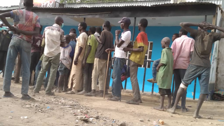 Des jeunes sans-abris à N'Djamena, au Tchad, le 30 mars 2020. © Djibrine Haïdar/Alwihda Info