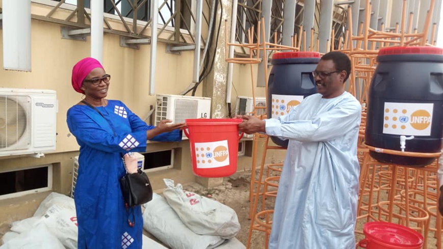 Tchad - Covid-19 : l'UNFPA offre du matériel au ministère de la santé. © DR/Min.Santé publique Tchad - Covid-19 : l'UNFPA offre du matériel au ministère de la santé. © DR/Min.Santé publique