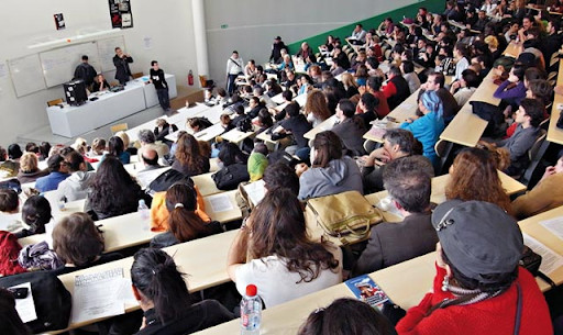 Des étudiants dans un amphithéâtre au Maroc. Illustration. © DR