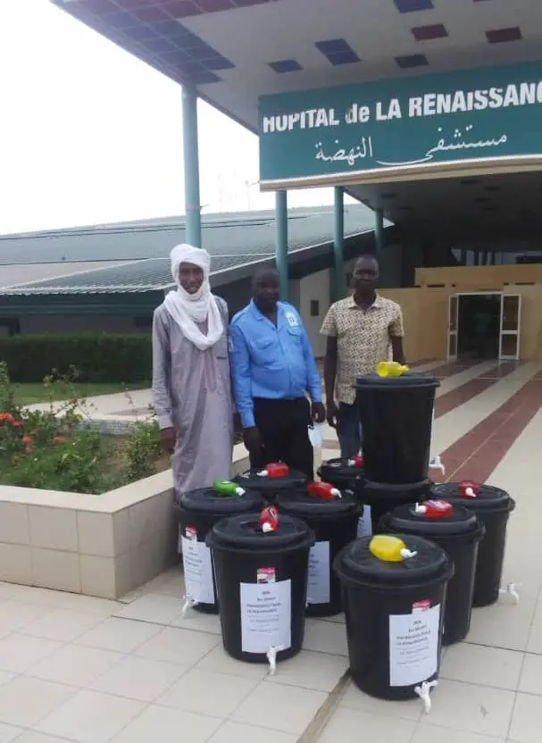 Tchad : un dépôt pharmaceutique offre des kilos de médicaments à un hôpital