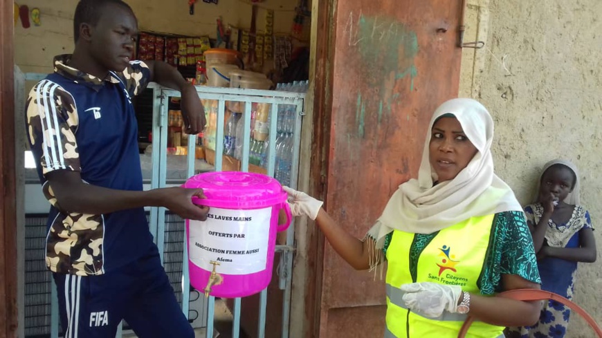 Tchad / Covid-19 : des kits d'hygiène distribués de porte-à-porte à N'Djamena. © Abakar Chérif Hamid/Alwihda Info