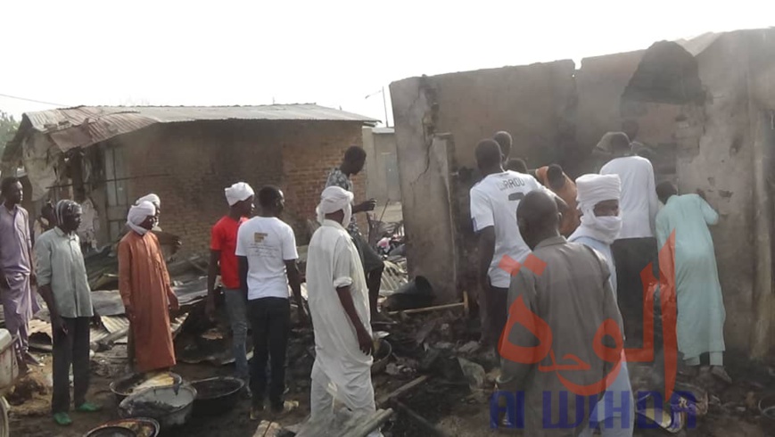 N'Djamena : des boutiques calcinées dans un incendie au marché d'Habena. © Kelvin Mendig-lembaye/Alwihda Info N'Djamena : des boutiques calcinées dans un incendie au marché d'Habena. © Kelvin Mendig-lembaye/Alwihda Info