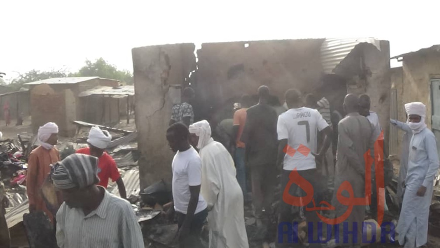 N'Djamena : des boutiques calcinées dans un incendie au marché d'Habena. © Kelvin Mendig-lembaye/Alwihda Info N'Djamena : des boutiques calcinées dans un incendie au marché d'Habena. © Kelvin Mendig-lembaye/Alwihda Info