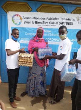 Tchad / Covid-19 : des citoyens se mobilisent pour venir en aide aux familles. © Malick Mahamat Tidjani/Alwihda Info