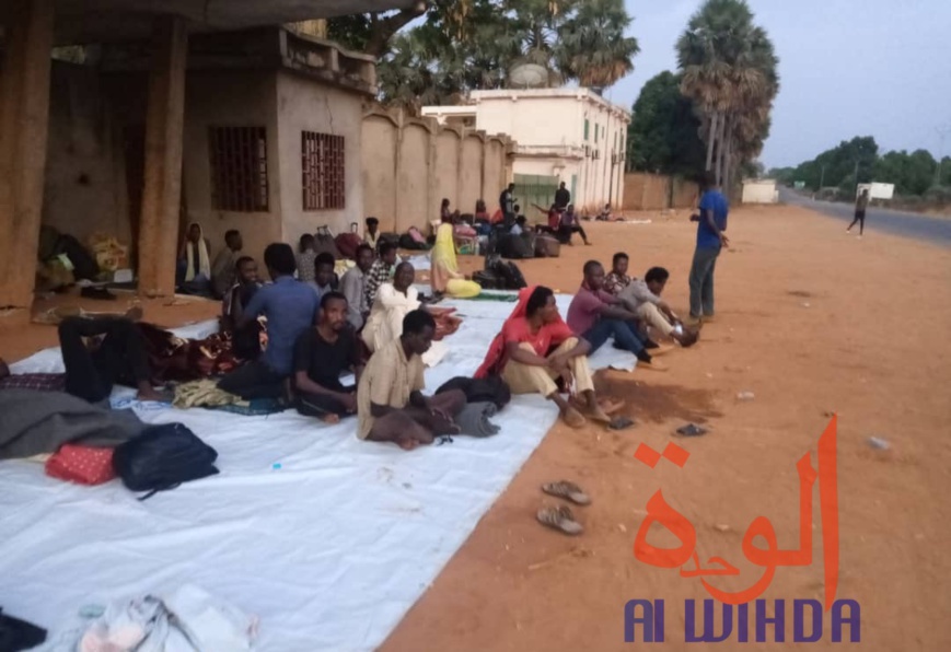 Tchad - Covid-19 : déconfinés de Koutéré, ils se retrouvent à la rue et stigmatisés. © Golmen Ali/Alwihda Info Tchad - Covid-19 : déconfinés de Koutéré, ils se retrouvent à la rue et stigmatisés. © Golmen Ali/Alwihda Info