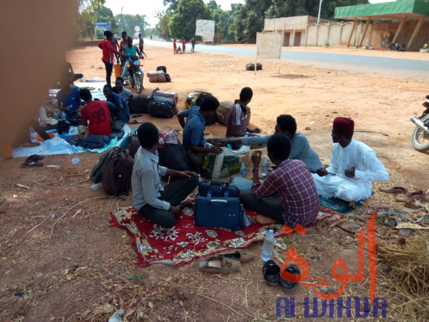 Tchad - Covid-19 : déconfinés de Koutéré, ils se retrouvent à la rue et stigmatisés. © Golmen Ali/Alwihda Info Tchad - Covid-19 : déconfinés de Koutéré, ils se retrouvent à la rue et stigmatisés. © Golmen Ali/Alwihda Info