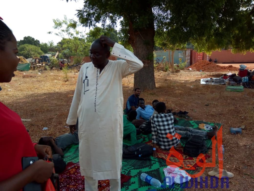 Tchad - Covid-19 : déconfinés de Koutéré, ils se retrouvent à la rue et stigmatisés. © Golmen Ali/Alwihda Info Tchad - Covid-19 : déconfinés de Koutéré, ils se retrouvent à la rue et stigmatisés. © Golmen Ali/Alwihda Info