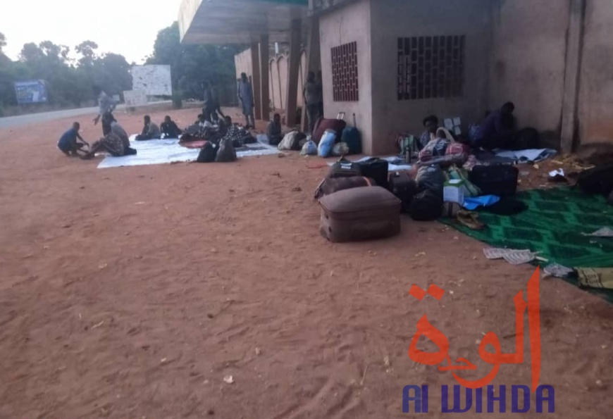 Tchad - Covid-19 : déconfinés de Koutéré, ils se retrouvent à la rue et stigmatisés. © Golmen Ali/Alwihda Info Tchad - Covid-19 : déconfinés de Koutéré, ils se retrouvent à la rue et stigmatisés. © Golmen Ali/Alwihda Info