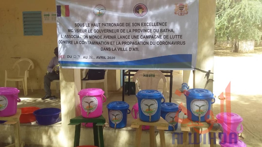 Tchad - Covid-19 : la stratégie du porte-à-porte pour sensibiliser. © Hassan Djidda Hassan/Alwihda Info Tchad - Covid-19 : la stratégie du porte-à-porte pour sensibiliser. © Hassan Djidda Hassan/Alwihda Info