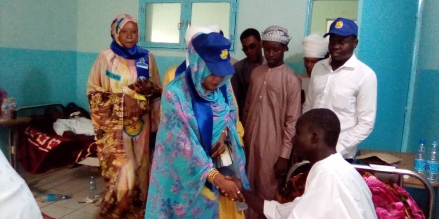 Tchad : les dons continuent d'affluer aux militaires blessés de Bohoma. © Mahamat Abdramane Ali Kitire/Alwihda Info Tchad : les dons continuent d'affluer aux militaires blessés de Bohoma. © Mahamat Abdramane Ali Kitire/Alwihda Info