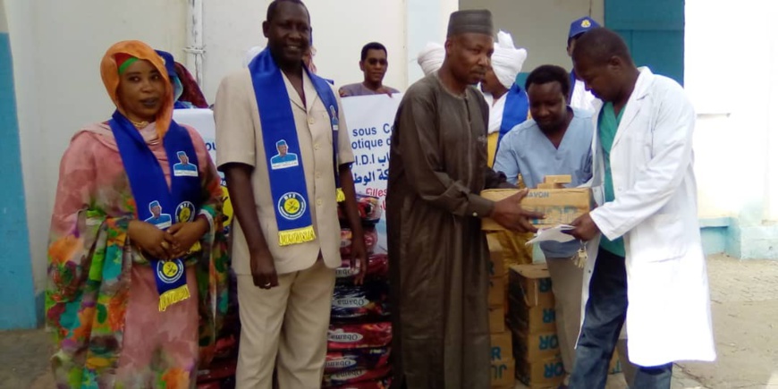 Tchad : les dons continuent d'affluer aux militaires blessés de Bohoma. © Mahamat Abdramane Ali Kitire/Alwihda Info Tchad : les dons continuent d'affluer aux militaires blessés de Bohoma. © Mahamat Abdramane Ali Kitire/Alwihda Info