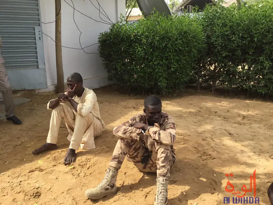 Tchad : un élève s'habille en militaire pour arnaquer les citoyens, il est arrêté. © Djimet Wiche/Alwihda Info