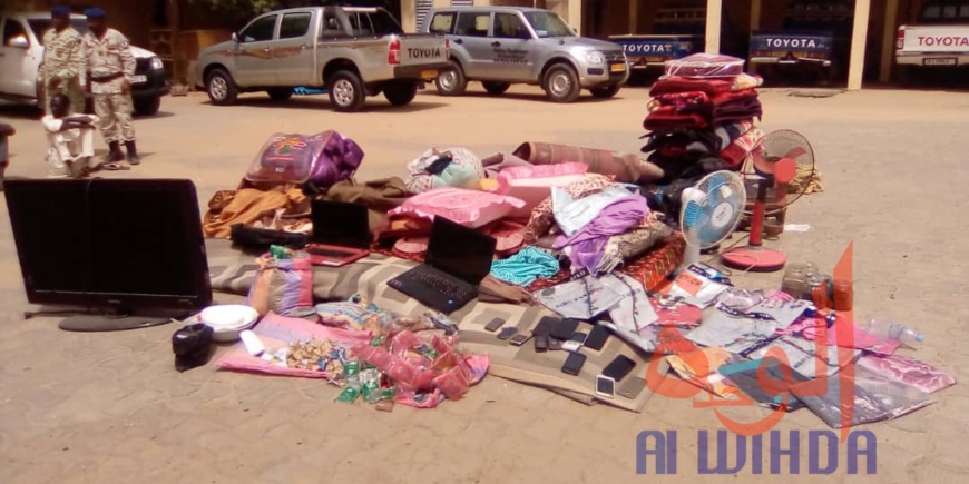 Tchad : 17 malfrats dont quatre femmes arrêtés par la gendarmerie. © Mahamat Abdramane Ali Kitire/Alwihda Info Tchad : 17 malfrats dont quatre femmes arrêtés par la gendarmerie. © Mahamat Abdramane Ali Kitire/Alwihda Info