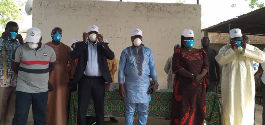 Tchad - Covid-19 : à N'Djamena, des produits d'hygiène offerts à des ménages. © Djibrine Haïdar/Alwihda Info