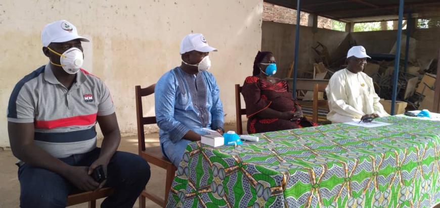 Tchad - Covid-19 : à N'Djamena, des produits d'hygiène offerts à des ménages. © Djibrine Haïdar/Alwihda Info Tchad - Covid-19 : à N'Djamena, des produits d'hygiène offerts à des ménages. © Djibrine Haïdar/Alwihda Info