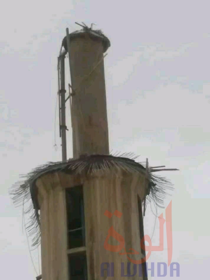 Tchad : nouvel écroulement d'un château d'eau à Massakory. © Mbainaissem Gédéon Mbeibadoum/Alwihda Info Tchad : nouvel écroulement d'un château d'eau à Massakory. © Mbainaissem Gédéon Mbeibadoum/Alwihda Info