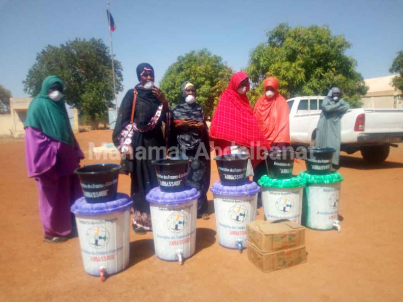 Tchad - Covid-19 : une association féminine intervient en faveur de la lutte à Am-Timan. © Mahamat Abdelbanat Kourma/Alwihda Info Tchad - Covid-19 : une association féminine intervient en faveur de la lutte à Am-Timan. © Mahamat Abdelbanat Kourma/Alwihda Info