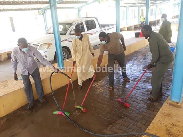 Tchad - Covid-19 : à Am-Timan, le site prévu pour la quarantaine nettoyé par des jeunes. © Mahamat Abdelbanat Kourma/Alwihda Info Tchad - Covid-19 : à Am-Timan, le site prévu pour la quarantaine nettoyé par des jeunes. © Mahamat Abdelbanat Kourma/Alwihda Info
