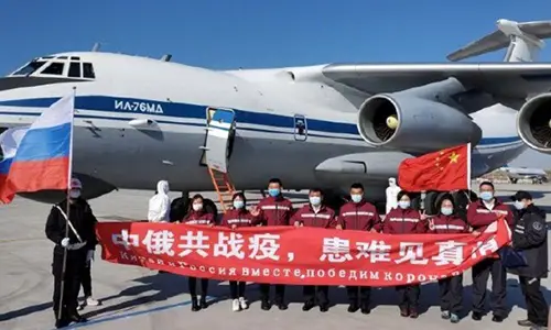 The Chinese medical expert team poses for a group photo, before departing for Russia, at the Harbin airport in Northeast China's Heilongjiang Province on Saturday. Photo: CNR