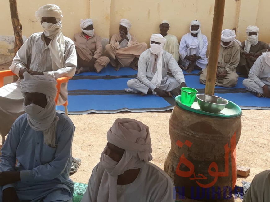Tchad - Covid-19 : Imams, chefs de quartiers, la sensibilisation s’intensifie à Abéché. © Abba Issa/Alwihda Info Tchad - Covid-19 : Imams, chefs de quartiers, la sensibilisation s’intensifie à Abéché. © Abba Issa/Alwihda Info