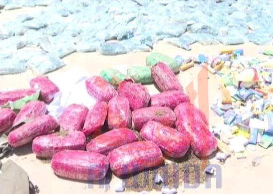 Tchad : à Faya-Largeau, une saisie de drogue incinérée. © Abdoulaye Akim/Alwihda Info Tchad : à Faya-Largeau, une saisie de drogue incinérée. © Abdoulaye Akim/Alwihda Info