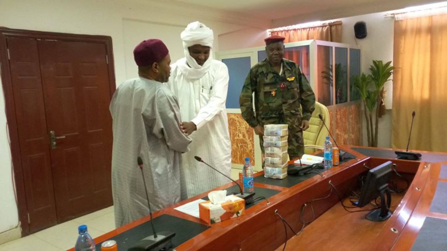 Tchad : un parti offre 50 millions Fcfa au ministère de la défense. © Dr/MinDef Tchad : un parti offre 50 millions Fcfa au ministère de la défense. © Dr/MinDef