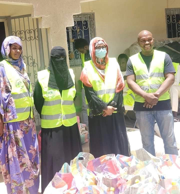 Tchad : des vivres distribués dans des quartiers de N'Djamena. © Malick Mahamat/Alwihda Info Tchad : des vivres distribués dans des quartiers de N'Djamena. © Malick Mahamat/Alwihda Info