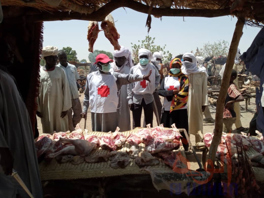 Tchad - Covid-19 : à Abdi, la population s'approprie les mesures barrières. © Mahamat Issa Gadaya/Alwihda Info Tchad - Covid-19 : à Abdi, la population s'approprie les mesures barrières. © Mahamat Issa Gadaya/Alwihda Info