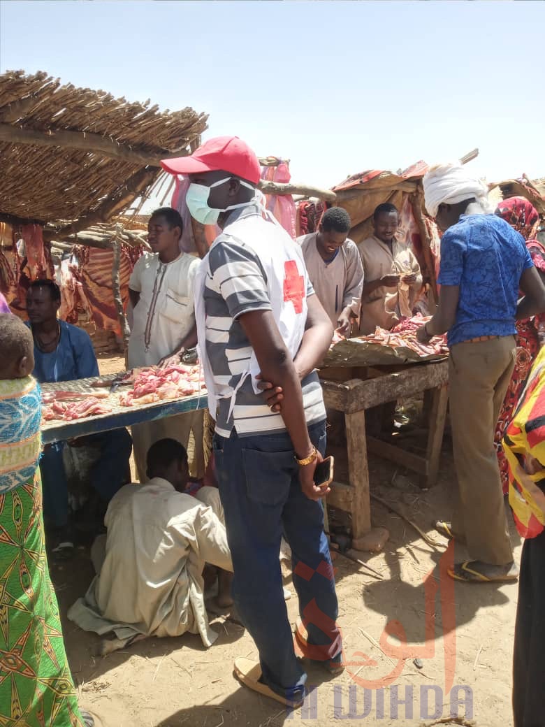 Tchad - Covid-19 : à Abdi, la population s'approprie les mesures barrières. © Mahamat Issa Gadaya/Alwihda Info Tchad - Covid-19 : à Abdi, la population s'approprie les mesures barrières. © Mahamat Issa Gadaya/Alwihda Info