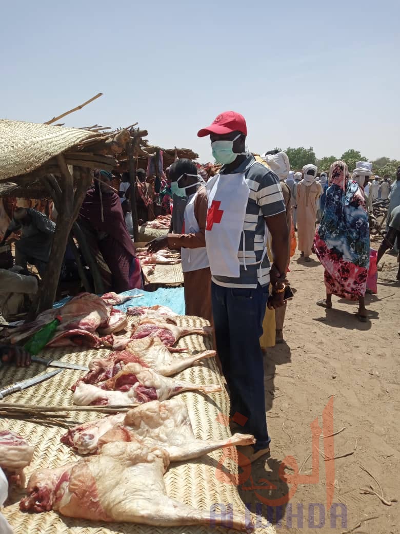 Tchad - Covid-19 : à Abdi, la population s'approprie les mesures barrières. © Mahamat Issa Gadaya/Alwihda Info Tchad - Covid-19 : à Abdi, la population s'approprie les mesures barrières. © Mahamat Issa Gadaya/Alwihda Info