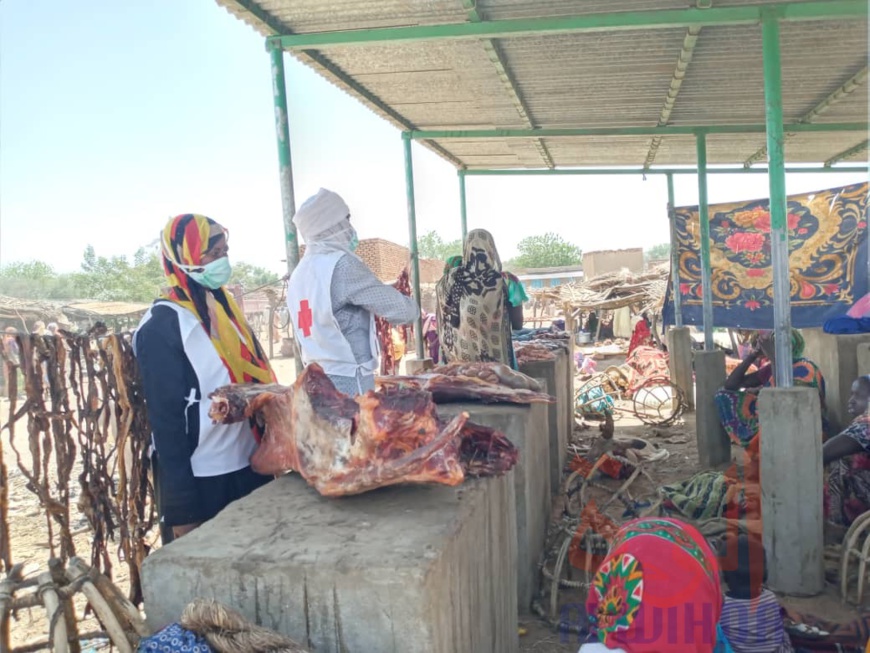Tchad - Covid-19 : à Abdi, la population s'approprie les mesures barrières. © Mahamat Issa Gadaya/Alwihda Info Tchad - Covid-19 : à Abdi, la population s'approprie les mesures barrières. © Mahamat Issa Gadaya/Alwihda Info