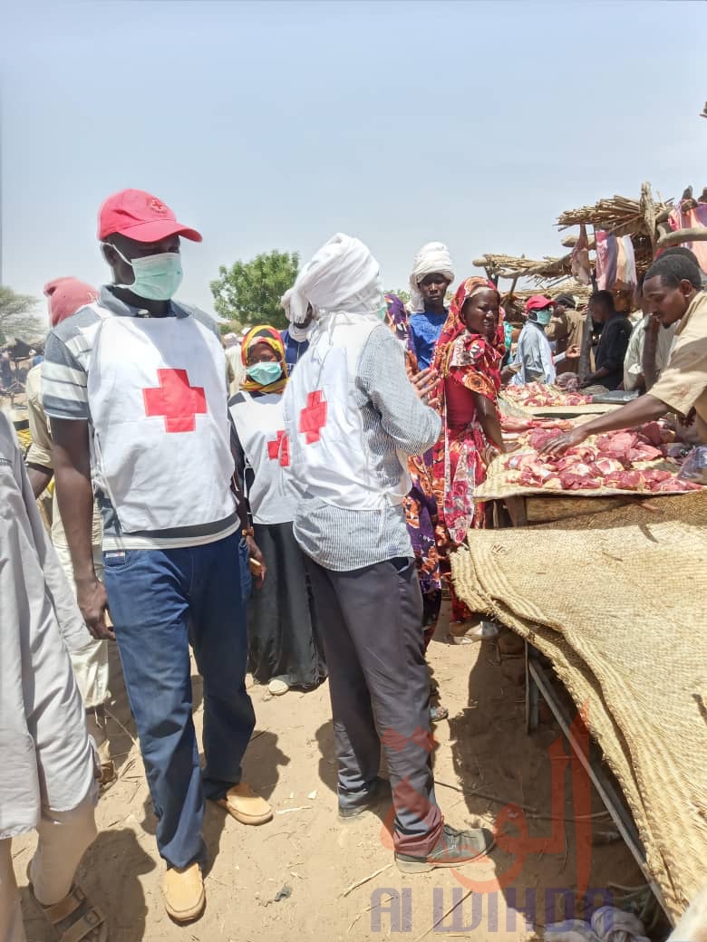 Tchad - Covid-19 : à Abdi, la population s'approprie les mesures barrières. © Mahamat Issa Gadaya/Alwihda Info Tchad - Covid-19 : à Abdi, la population s'approprie les mesures barrières. © Mahamat Issa Gadaya/Alwihda Info