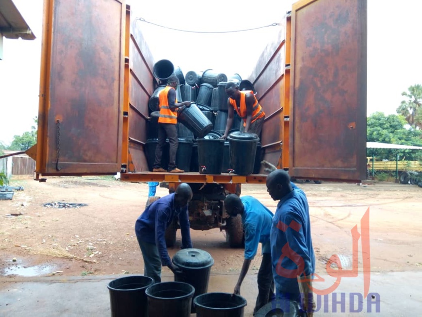 Covid-19 : La Coton Tchad fait un important don pour appuyer la lutte. © Golmen Ali/Alwihda Info Covid-19 : La Coton Tchad fait un important don pour appuyer la lutte. © Golmen Ali/Alwihda Info