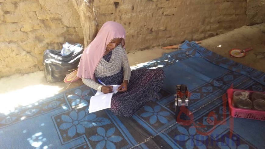 Tchad : cours à la radio, l'initiative pleine d'espoir au Batha. © Hassan Djidda Hassan/Alwihda Info Tchad : cours à la radio, l'initiative pleine d'espoir au Batha. © Hassan Djidda Hassan/Alwihda Info