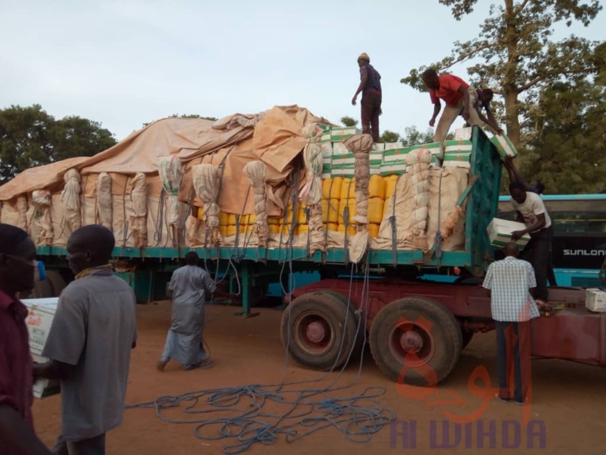 Covid-19 : La Coton Tchad fait un important don au comité de veille du Logone Oriental. © Golmen Ali/Alwihda Info Covid-19 : La Coton Tchad fait un important don au comité de veille du Logone Oriental. © Golmen Ali/Alwihda Info