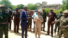 Tchad : des motocross et 6,3 millions Fcfa de carburant offerts aux forces armées. © DR/PNUD Tchad : des motocross et 6,3 millions Fcfa de carburant offerts aux forces armées. © DR/PNUD