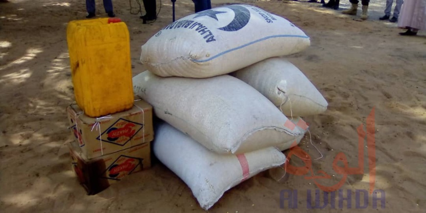 Tchad - Covid-19 : à Pala, le comité des affaires islamiques apporte sa contribution. © Foka Mapagne/Alwihda Info Tchad - Covid-19 : à Pala, le comité des affaires islamiques apporte sa contribution. © Foka Mapagne/Alwihda Info